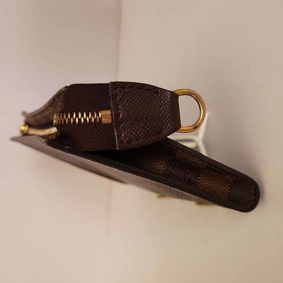 Louis Vuitton Damier Ebene Marais Bucket Pouch - Picture 4 of 15